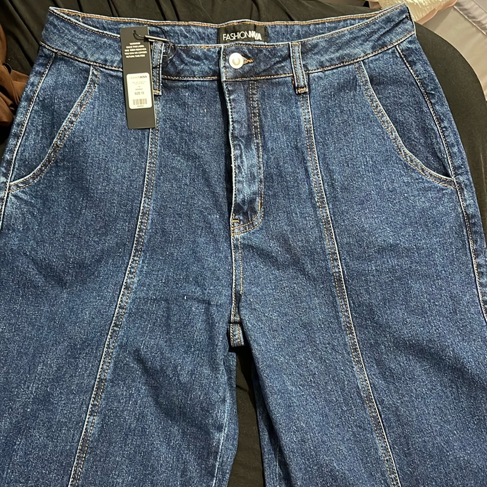 Jeans new
Wide leg style